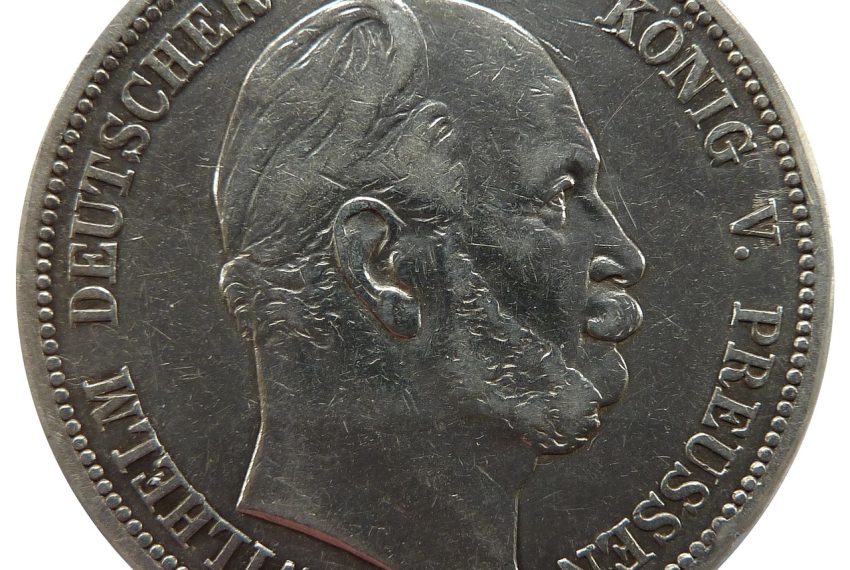 Understanding Decentralized vs Centralized Crypto for Informed Investment Choices